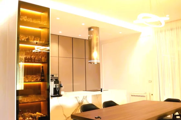 Shtepi ne shitje Vila Luksoze ne Tirane, 3+1, Mobilimi E mobiluar, Pagesa 1,290,000  Euro.