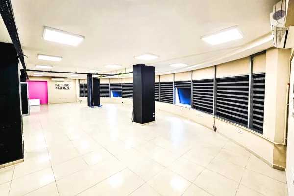 Ambient biznesi me qera 3+1 ne Tirane - 2,600 Euro