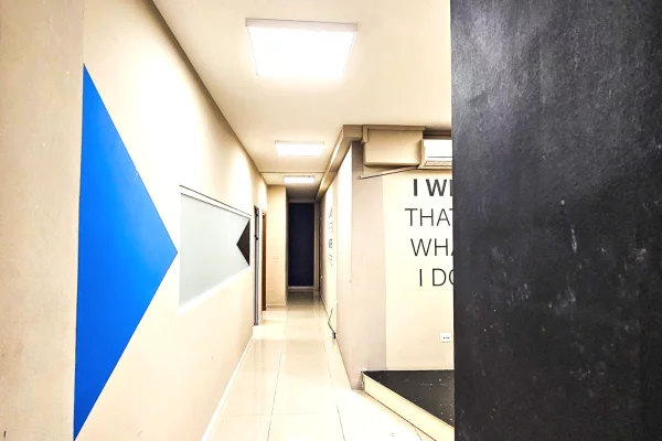 🏢Jepet Ambient Komercial me Qira me Sip: 300 m2 te Rruga e Dibres,