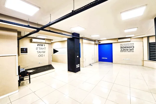 🏢Jepet Ambient Komercial me Qira me Sip: 300 m2 te Rruga e Dibres,
