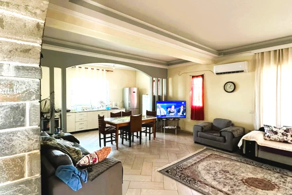 Shtepi ne shitje Shtepi Private ne Tirane, 3+1, Mobilimi Pjeserisht e mobiluar, Pagesa 280,000  Euro.