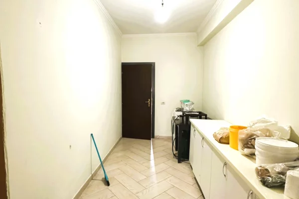 Shtepi ne shitje Shtepi Private ne Tirane, 3+1, Mobilimi Pjeserisht e mobiluar, Pagesa 280,000  Euro.
