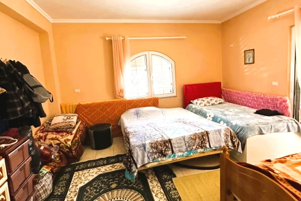 Shtepi ne shitje Shtepi Private ne Tirane, 3+1, Mobilimi Pjeserisht e mobiluar, Pagesa 280,000  Euro.