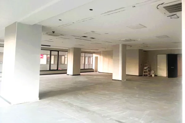 🌇Jepet Ambient Komercial me Qira te Kompleksi Delijorgji!
