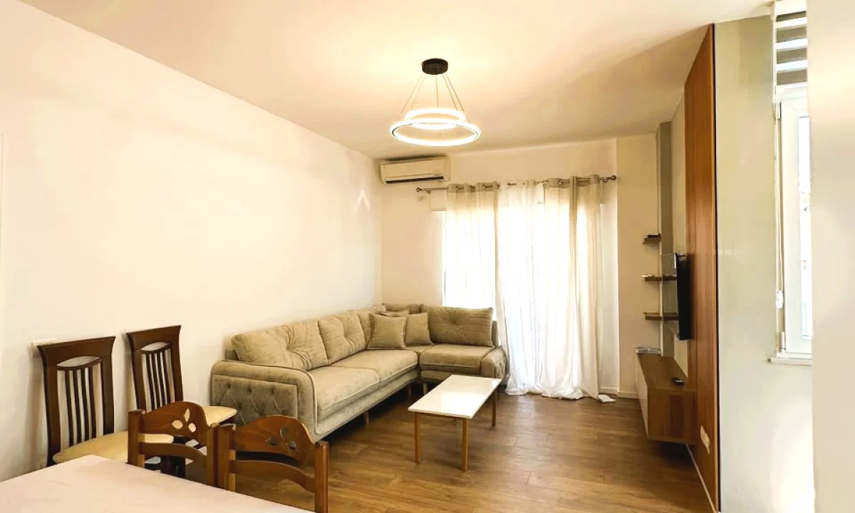 Shtepi me qera Apartament ne Tirane, 2+1, Mobilimi E mobiluar, Pagesa 933  Euro.