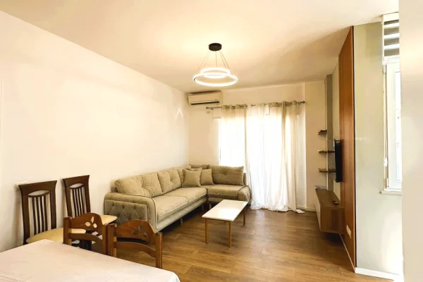 Shtepi me qera 2+1 ne Tirane - 933 Euro