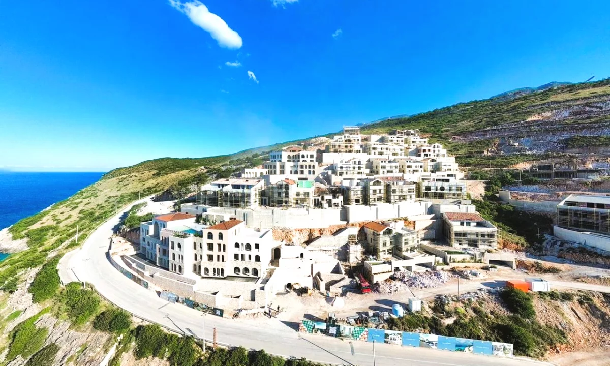 Shtepi ne shitje Apartament ne Himare, 2+1, Mobilimi Bosh, pa mobiluar, Pagesa 361,000  Euro.
