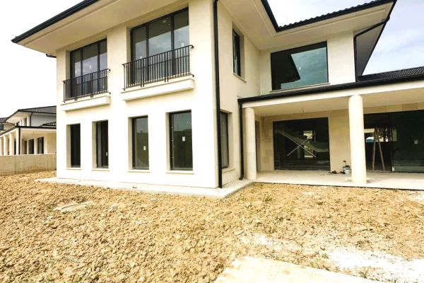 Shtepi ne shitje Vila Luksoze ne Tirane, 5+1, Mobilimi Bosh, pa mobiluar, Pagesa 2,500,000  Euro.
