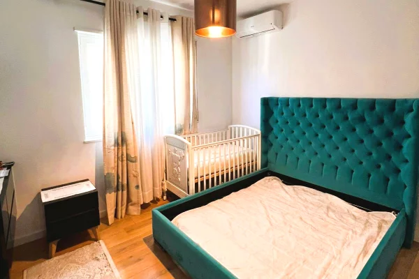 Shtepi ne shitje Apartament ne Tirane, 2+1, Mobilimi E mobiluar, Pagesa 287,000  Euro.