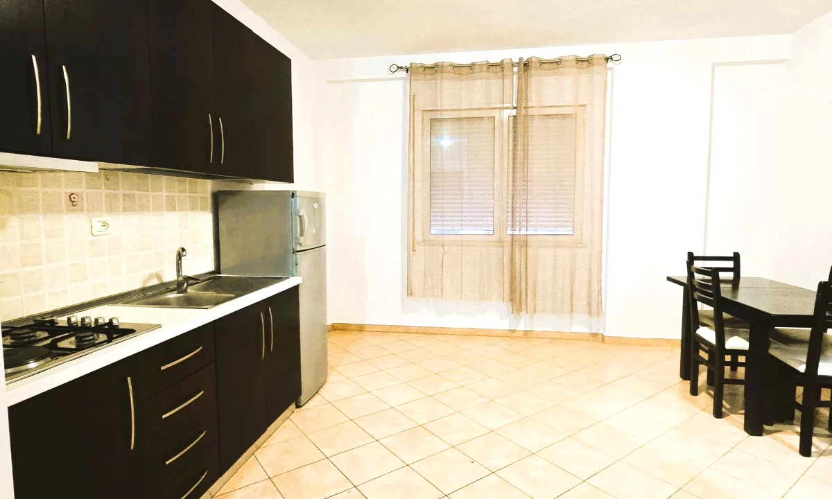 Shtepi ne shitje Apartament ne Tirane, 2+1, Mobilimi E mobiluar, Pagesa 160,000  Euro.