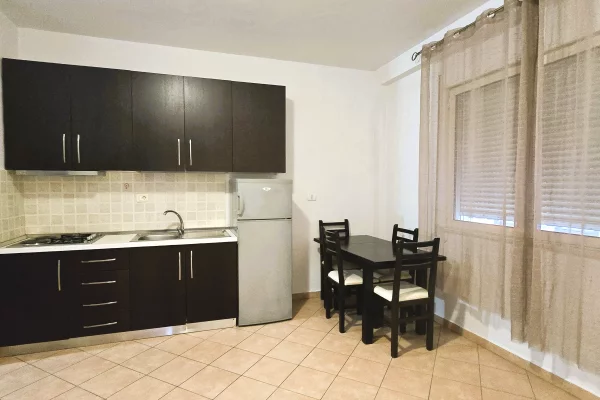 Shtepi ne shitje Apartament ne Tirane, 2+1, Mobilimi E mobiluar, Pagesa 160,000  Euro.