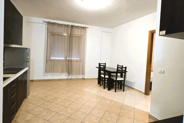 Shtepi ne shitje Apartament ne Tirane, 2+1, Mobilimi E mobiluar, Pagesa 160,000  Euro.