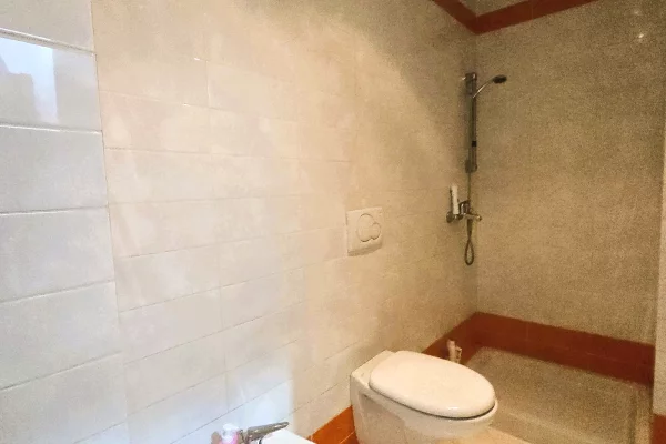Shtepi ne shitje Apartament ne Tirane, 2+1, Mobilimi E mobiluar, Pagesa 160,000  Euro.
