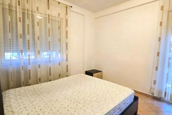 Shtepi ne shitje Apartament ne Tirane, 2+1, Mobilimi E mobiluar, Pagesa 160,000  Euro.