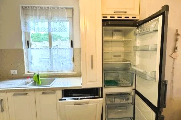 Shtepi ne shitje Apartament ne Durres, 2+1, Mobilimi E mobiluar, Pagesa 200,000  Euro.