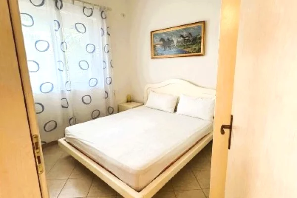 Shtepi ne shitje Apartament ne Durres, 2+1, Mobilimi E mobiluar, Pagesa 200,000  Euro.