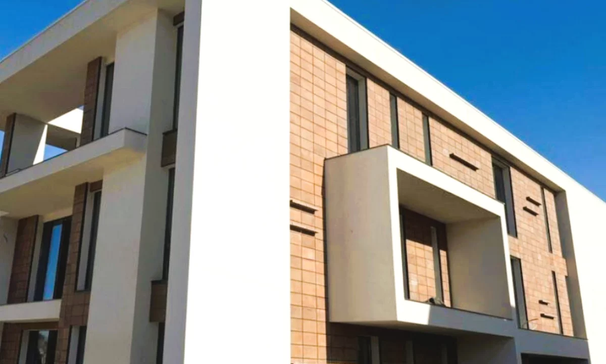 Shtepi ne shitje Apartament ne Tirane, 1+1, Mobilimi Bosh, pa mobiluar, Pagesa 225,000  Euro.
