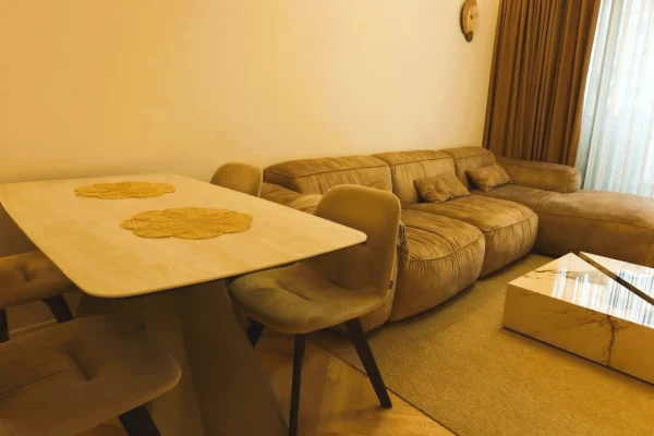 Shtepi ne shitje Apartament ne Tirane, 3+1, Mobilimi E mobiluar, Pagesa 650,000  Euro.