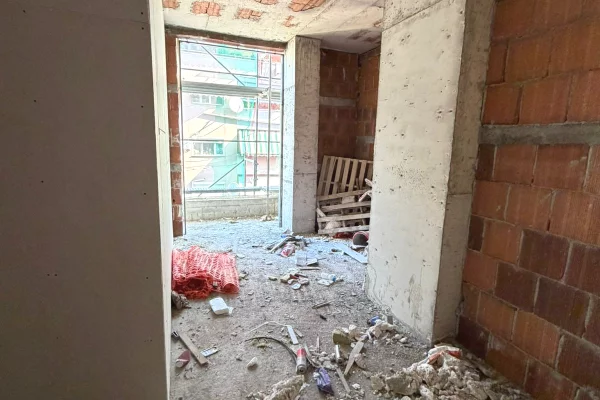 Shtepi ne shitje Apartament ne Tirane, 1+1, Mobilimi Bosh, pa mobiluar, Pagesa 304,000  Euro.