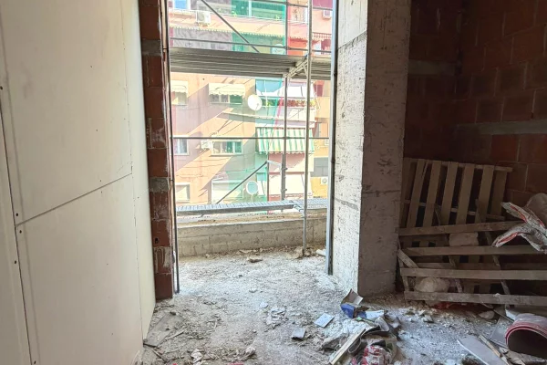 Shtepi ne shitje Apartament ne Tirane, 1+1, Mobilimi Bosh, pa mobiluar, Pagesa 304,000  Euro.