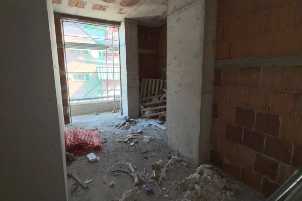 Shtepi ne shitje Apartament ne Tirane, 1+1, Mobilimi Bosh, pa mobiluar, Pagesa 304,000  Euro.