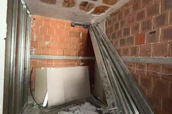 Shtepi ne shitje Apartament ne Tirane, 1+1, Mobilimi Bosh, pa mobiluar, Pagesa 304,000  Euro.