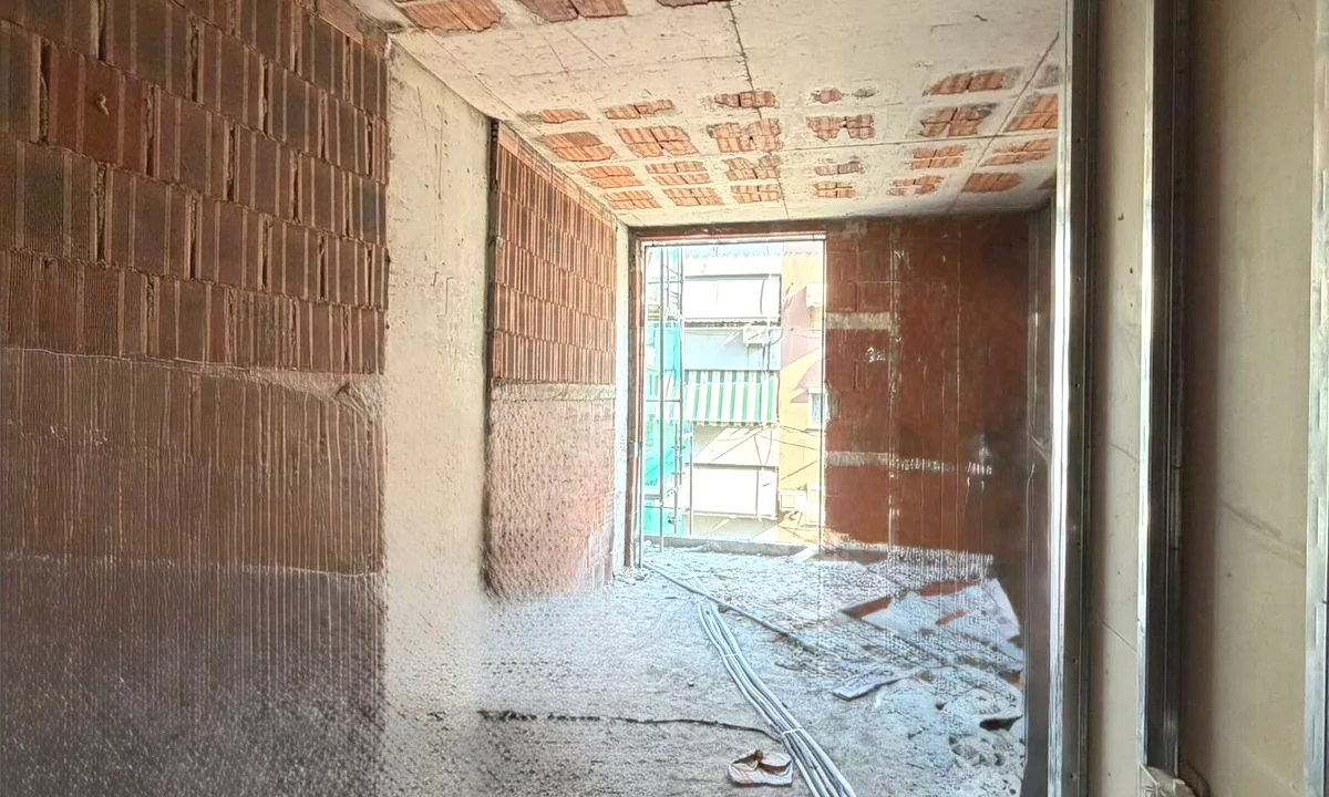 Shtepi ne shitje Apartament ne Tirane, 1+1, Mobilimi Bosh, pa mobiluar, Pagesa 304,000  Euro.
