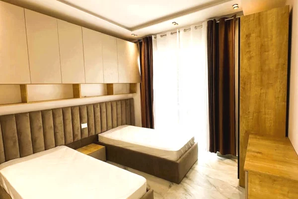 Shtepi ne shitje Apartament ne Durres, 2+1, Mobilimi E mobiluar, Pagesa 190,000  Euro.