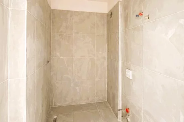 Shtepi ne shitje Apartament ne Tirane, 1+1, Mobilimi Bosh, pa mobiluar, Pagesa 97,000  Euro.
