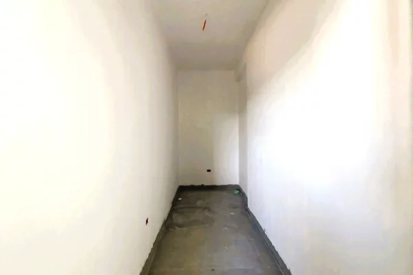 Shtepi ne shitje Apartament ne Tirane, 3+1, Mobilimi Bosh, pa mobiluar, Pagesa 210,000  Euro.