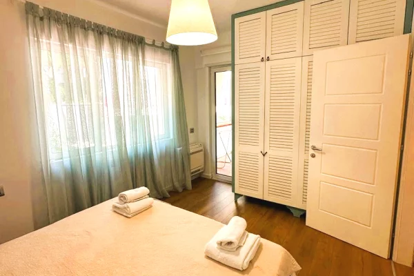 Shtepi me qera Apartament ne Tirane, 2+1, Mobilimi E mobiluar, Pagesa 900  Euro.