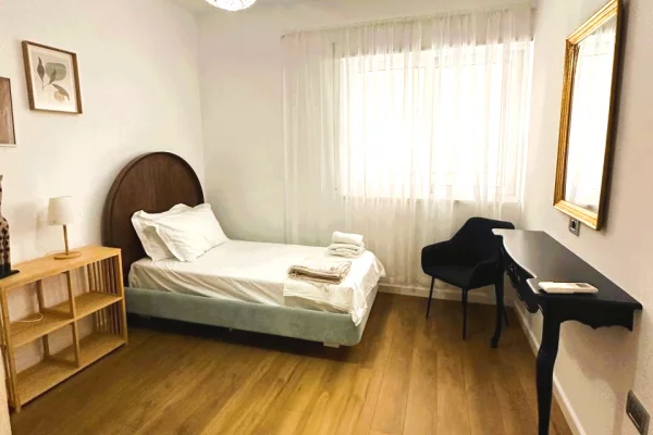 Shtepi me qera Apartament ne Tirane, 2+1, Mobilimi E mobiluar, Pagesa 900  Euro.