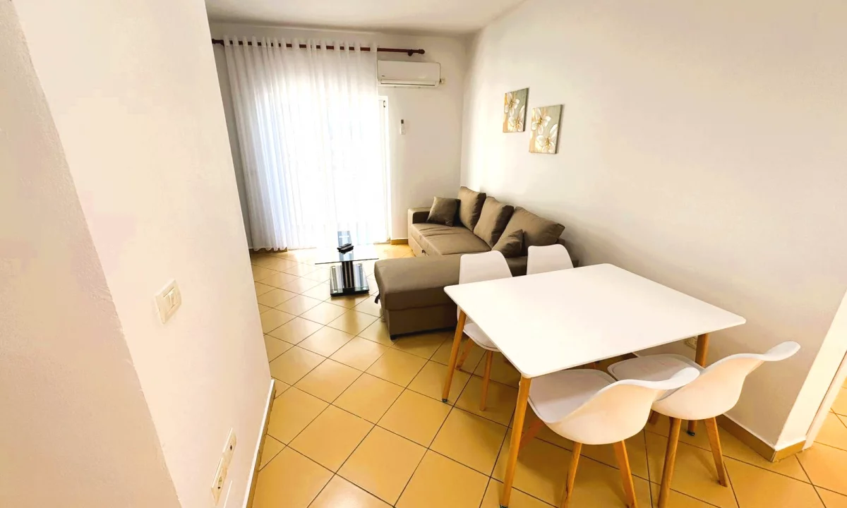 Shtepi ne shitje Apartament ne Lezhe, 1+1, Mobilimi Bosh, pa mobiluar, Pagesa 100,000  Euro.