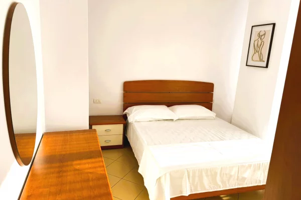 Shtepi ne shitje Apartament ne Lezhe, 1+1, Mobilimi Bosh, pa mobiluar, Pagesa 100,000  Euro.