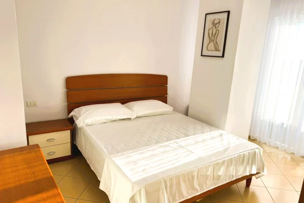 Shtepi ne shitje Apartament ne Lezhe, 1+1, Mobilimi Bosh, pa mobiluar, Pagesa 100,000  Euro.