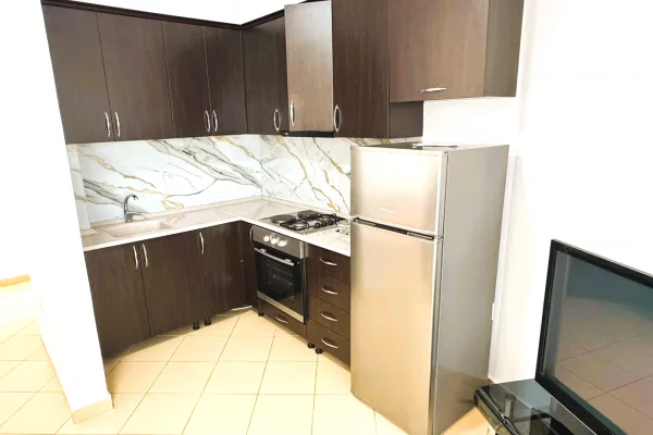 Shtepi ne shitje Apartament ne Lezhe, 1+1, Mobilimi Bosh, pa mobiluar, Pagesa 100,000  Euro.