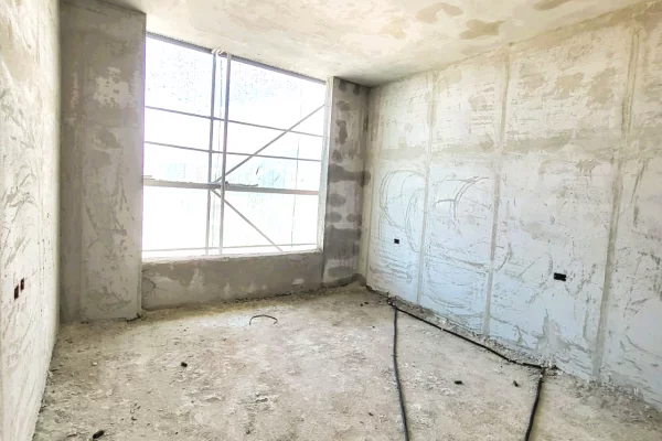 Shtepi ne shitje Apartament ne Tirane, 2+1, Mobilimi Bosh, pa mobiluar, Pagesa 180,000  Euro.