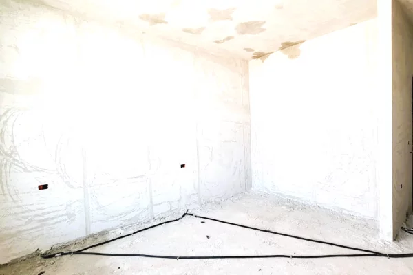 Shtepi ne shitje Apartament ne Tirane, 2+1, Mobilimi Bosh, pa mobiluar, Pagesa 180,000  Euro.