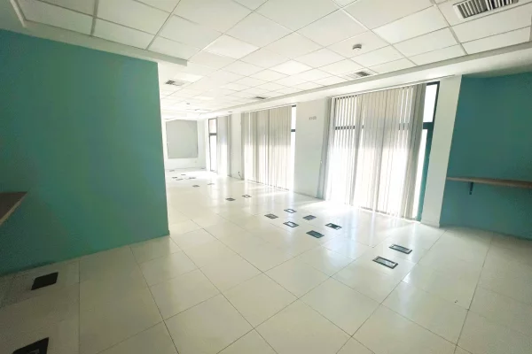 🏙️Jepet me qira njesi komerciale perballe Delijorgjit, Rruga Kavajes✨
