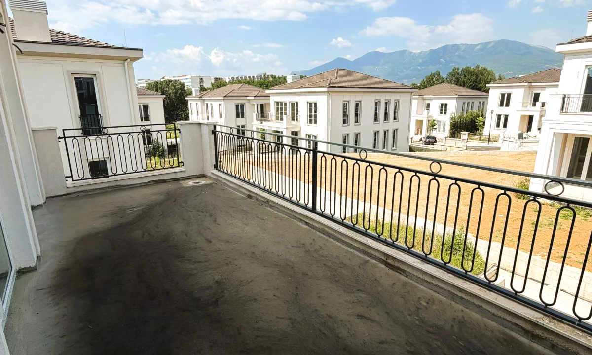Shtepi ne shitje Vila Luksoze ne Tirane, 4+1, Mobilimi Bosh, pa mobiluar, Pagesa 1,250,000  Euro.