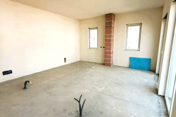 Shtepi ne shitje Vila Luksoze ne Tirane, 4+1, Mobilimi Bosh, pa mobiluar, Pagesa 1,250,000  Euro.