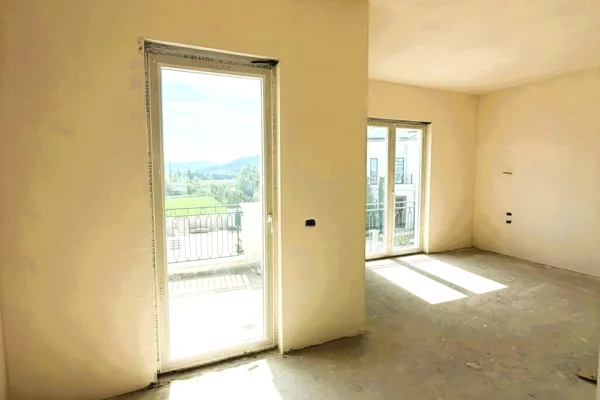 Shtepi ne shitje Vila Luksoze ne Tirane, 4+1, Mobilimi Bosh, pa mobiluar, Pagesa 1,250,000  Euro.