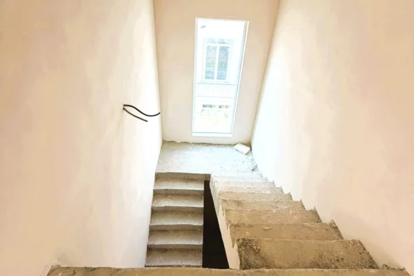 Shtepi ne shitje Vila Luksoze ne Tirane, 4+1, Mobilimi Bosh, pa mobiluar, Pagesa 1,250,000  Euro.