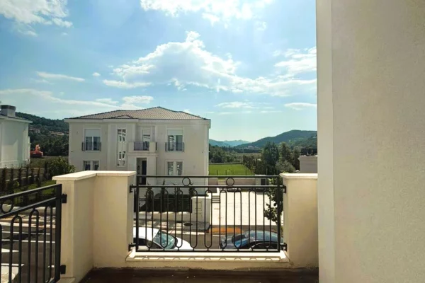 Shtepi ne shitje Vila Luksoze ne Tirane, 4+1, Mobilimi Bosh, pa mobiluar, Pagesa 1,250,000  Euro.