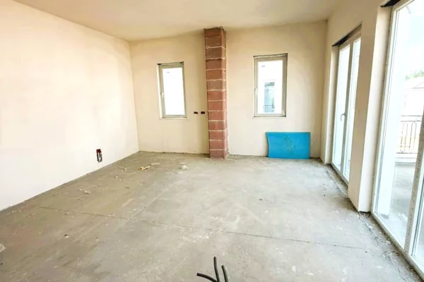 Shtepi ne shitje Vila Luksoze ne Tirane, 4+1, Mobilimi Bosh, pa mobiluar, Pagesa 1,250,000  Euro.