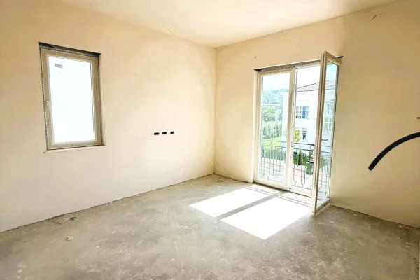 Shtepi ne shitje Vila Luksoze ne Tirane, 4+1, Mobilimi Bosh, pa mobiluar, Pagesa 1,250,000  Euro.