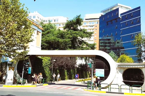 Shtepi ne shitje Apartament ne Tirane, 2+1, Mobilimi E mobiluar, Pagesa 259,900  Euro.