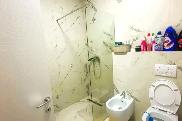 Shtepi ne shitje Apartament ne Tirane, 2+1, Mobilimi E mobiluar, Pagesa 220,000  Euro.
