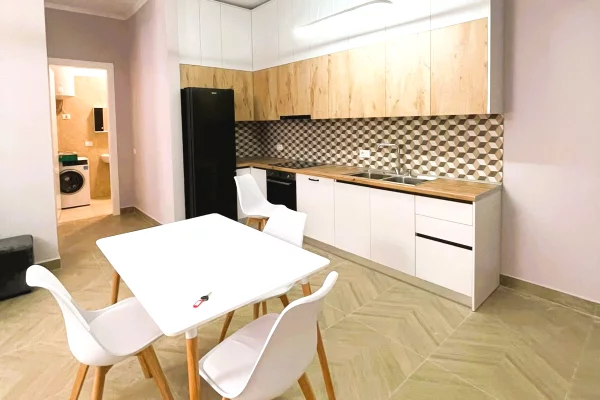 Shtepi me qera Apartament ne Tirane, 1+1, Mobilimi E mobiluar, Pagesa 881  Euro.