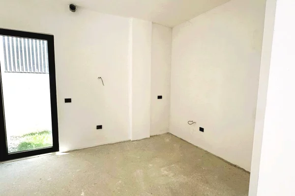 Shtepi ne shitje Vila Luksoze ne Tirane, 3+1, Mobilimi Bosh, pa mobiluar, Pagesa 750,000  Euro.
